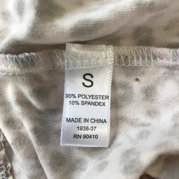 Nicole Miller Shirt Small Tan Leopard Button Pajama Top Sleep Sleep PJ Soft Cozy - Picture 7 of 8